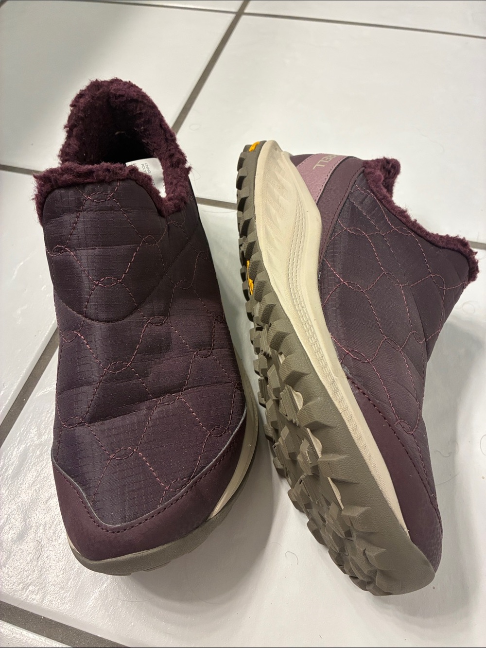 Merrell Women’s Antora 3 Quilted Fur Liined Slip-On Moc in Plum SZ 9 NEW